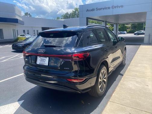 2025 Audi Q6 e-tron Premium Plus quattro