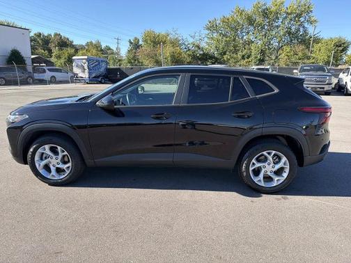 Mosaic Black Metallic 2024 Chevrolet Trax LS