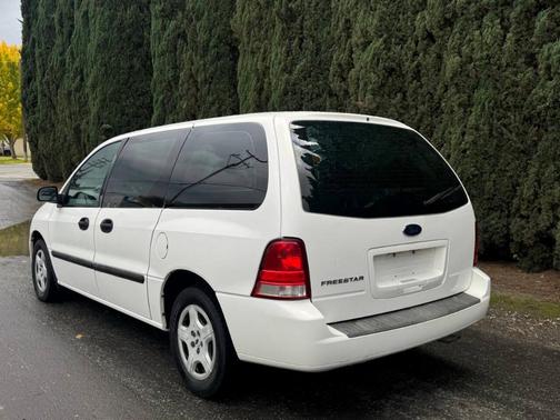 2004 Ford Freestar S