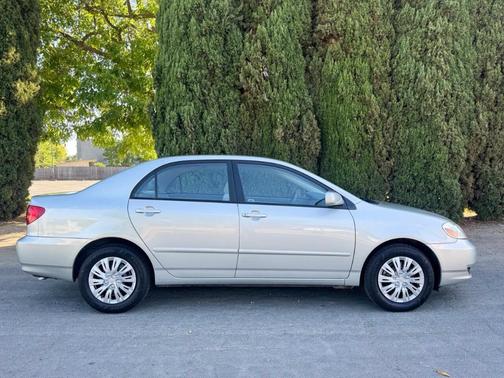 2004 Toyota Corolla LE
