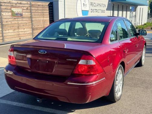 Burgundy 2005 Ford Five Hundred Limited