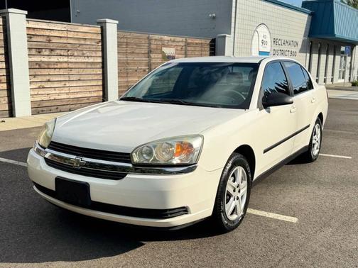 White 2005 Chevrolet Malibu Base