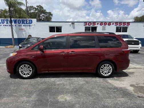 2017 Toyota Sienna XLE