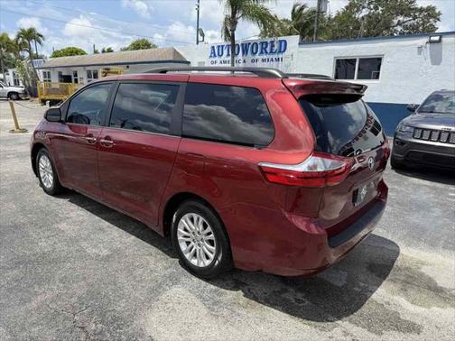 2017 Toyota Sienna XLE