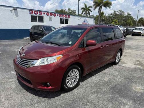 2017 Toyota Sienna XLE
