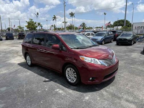 2017 Toyota Sienna XLE