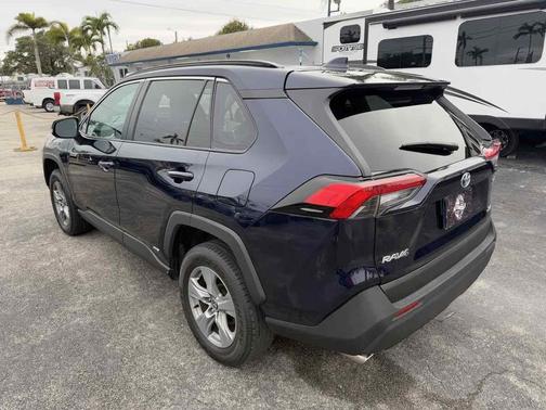 2022 Toyota RAV4 Hybrid XLE