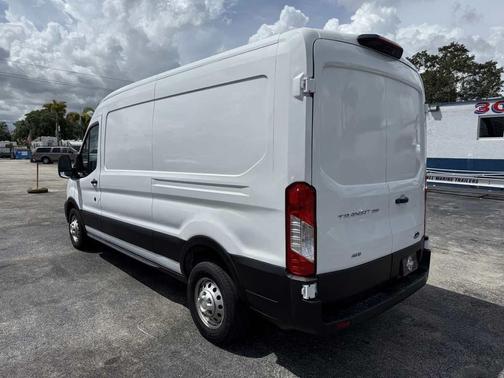 2022 Ford Transit-250 Base