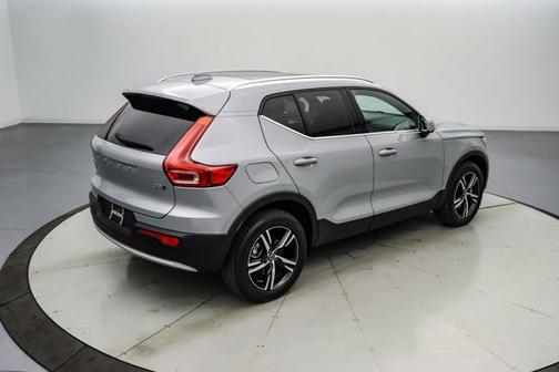 2024 Volvo XC40 B5 CORE
