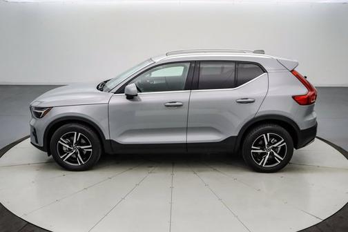 2024 Volvo XC40 B5 CORE