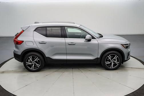 2024 Volvo XC40 B5 CORE