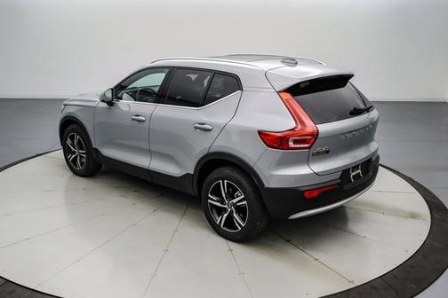 2024 Volvo XC40 B5 CORE