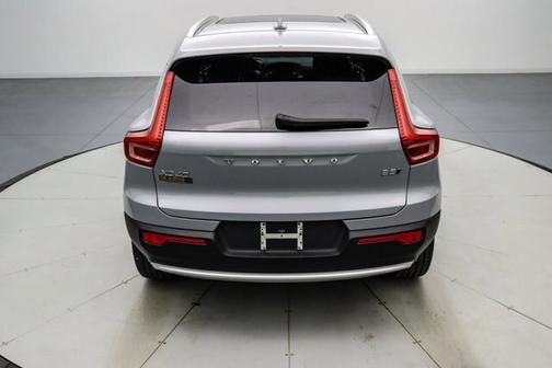 2024 Volvo XC40 B5 CORE