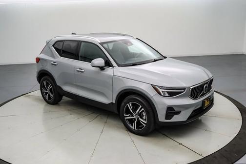 2024 Volvo XC40 B5 CORE