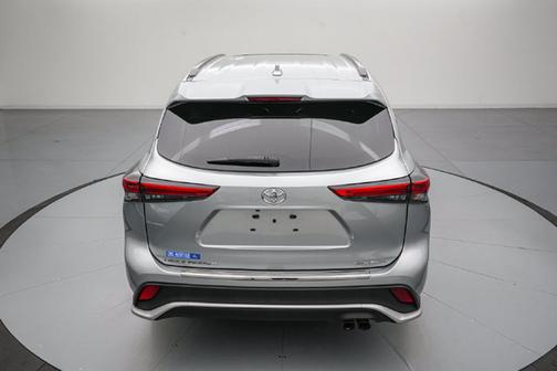 Celestial Silver Metallic 2022 Toyota Highlander XSE
