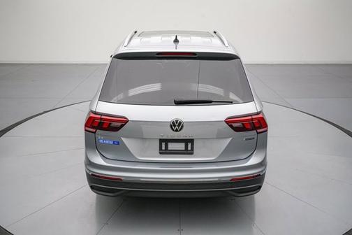Pyrite Silver Metallic 2023 Volkswagen Tiguan 2.0T SE