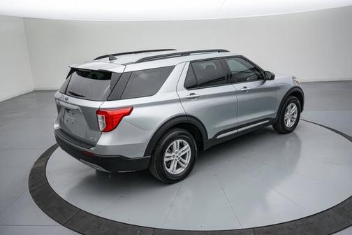 ICONIC SILVER METALLIC 2024 Ford Explorer XLT