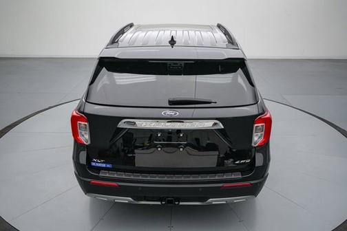AGATE BLACK METALLIC 2024 Ford Explorer XLT