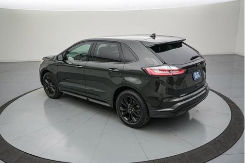 FORGED GREEN 2024 Ford Edge SE
