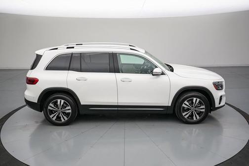 Polar White 2025 Mercedes-Benz GLB 250 BASE 4MATIC