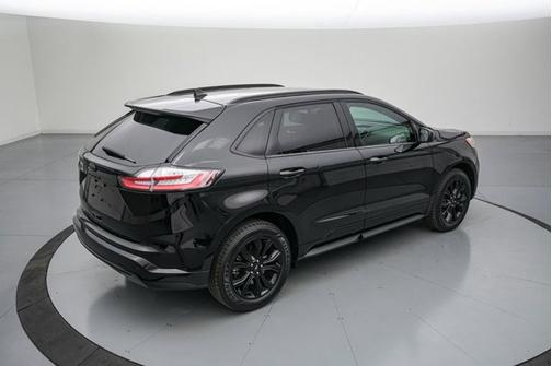 AGATE BLACK METALLIC 2024 Ford Edge SE