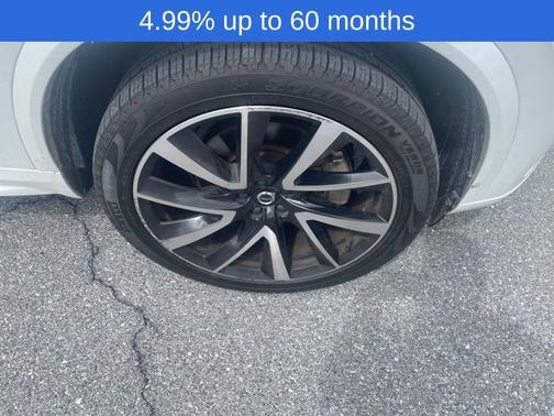 2022 Volvo XC90 T6 Momentum