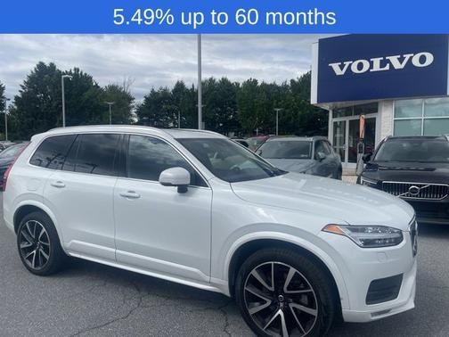 2022 Volvo XC90 T6 Momentum