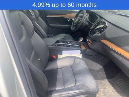 2022 Volvo XC90 T6 Momentum