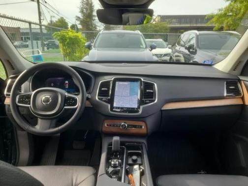 2024 Volvo XC90 B6 Plus Bright Theme