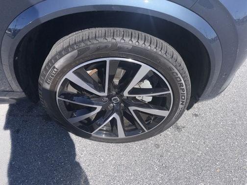 2024 Volvo XC90 B6 Plus Bright Theme