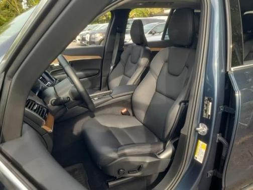 2024 Volvo XC90 B6 Plus Bright Theme