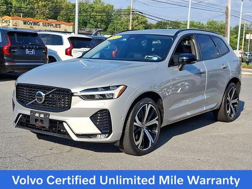2023 Volvo XC60 B6 Ultimate Dark Theme