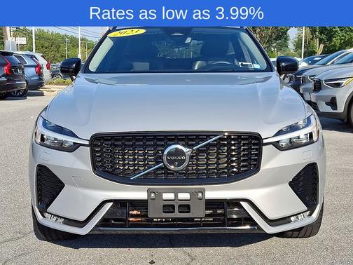 2023 Volvo XC60 B6 Ultimate Dark Theme