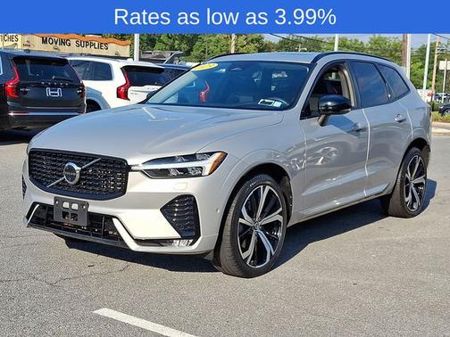 2023 Volvo XC60 B6 Ultimate Dark Theme