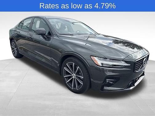 2022 Volvo S60 B5 Momentum