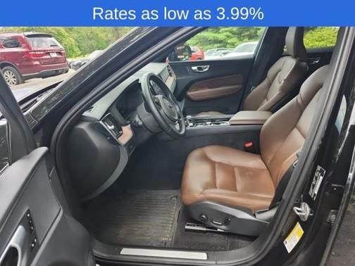 2024 Volvo XC60 B5 Plus Dark Theme