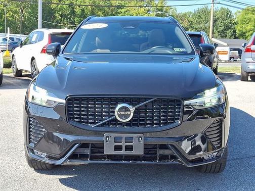 2024 Volvo XC60 B5 Plus Dark Theme