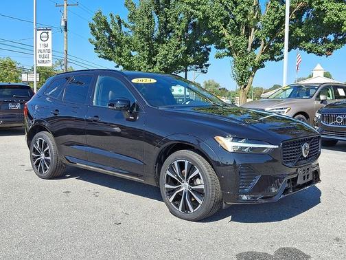 2024 Volvo XC60 B5 Plus Dark Theme