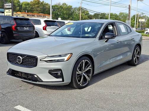 2024 Volvo S60 B5 Core Dark Theme