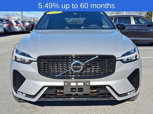 2022 Volvo XC60 B5 R-Design