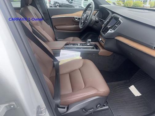 2024 Volvo XC90 B6 Plus Bright Theme