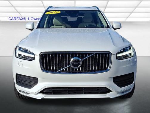 2022 Volvo XC90 T6 Momentum