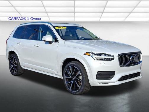 2022 Volvo XC90 T6 Momentum