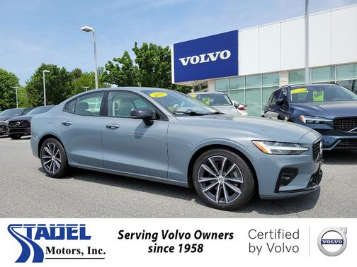 2022 Volvo S60 B5 AWD Momentum