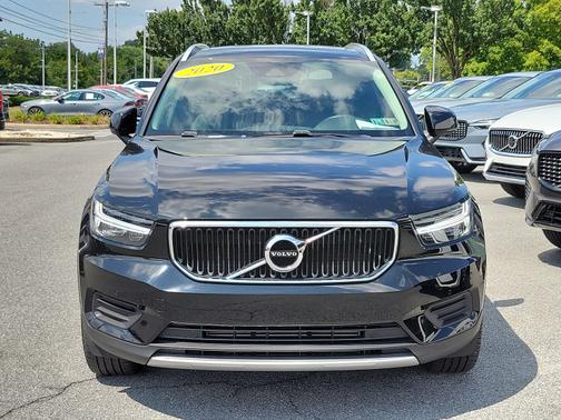 2020 Volvo XC40 T5 AWD Momentum