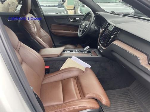 2023 Volvo XC60 B6 Ultimate Bright Theme