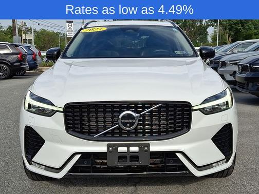 2023 Volvo XC60 B5 Ultimate Dark Theme