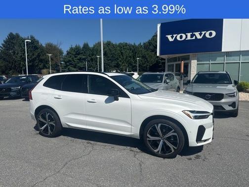 2023 Volvo XC60 B5 Ultimate Dark Theme