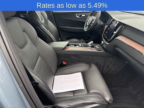 2023 Volvo XC60 B5 Ultimate Dark Theme