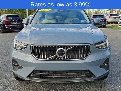 2023 Volvo XC40 B5 Plus Bright Theme
